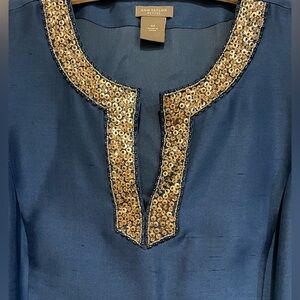 🔥💙Ann Taylor 100% silk sleeveless blouse size 4P. Like new condition,beautiful